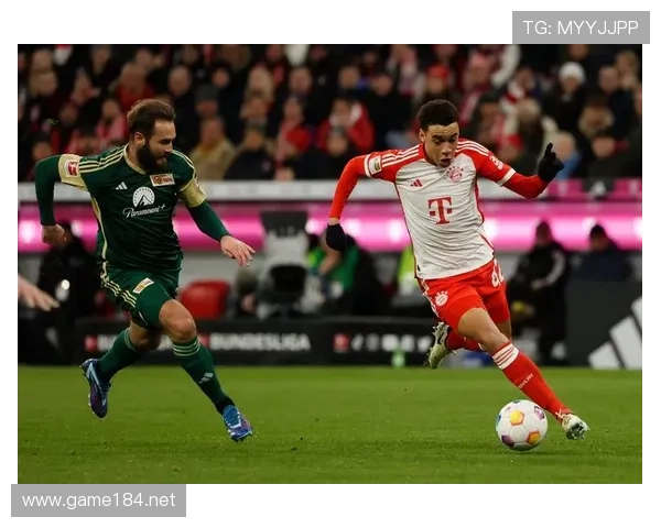 拜仁防守体系漏洞问题显现,稳定性面临考验 拜仁防守体系漏洞问题显现,稳定性面临考验