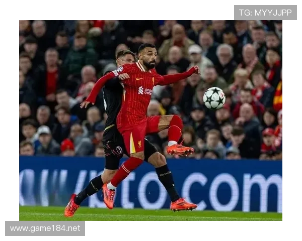 本泽马vs莱万:巅峰期进攻效率与关键战表现对比分析