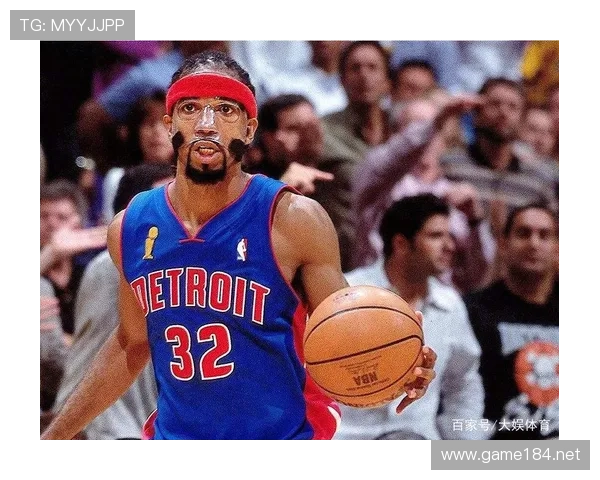 汉密尔顿无球跑动撕裂防线，中距离效率领跑后卫